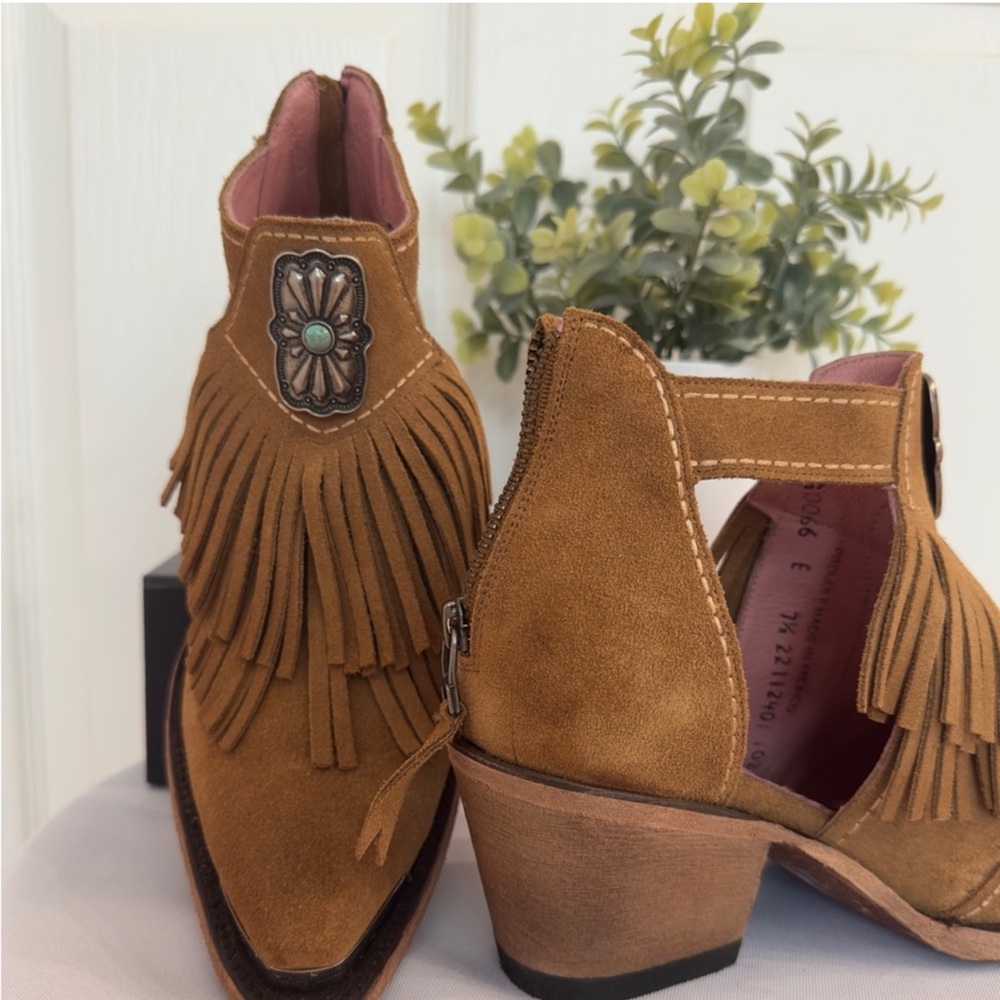 JUNK GYPSY by LANE ~ Fringed Tan Leather Ankle Boots w/Faux Turquoise size 7.5 - Picture 6 of 12